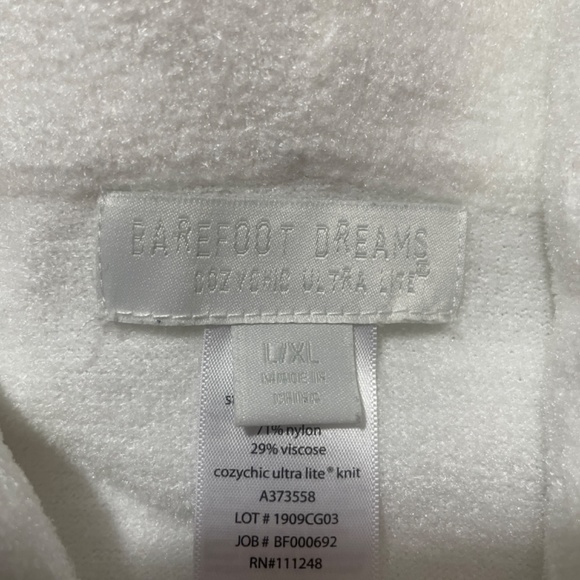 Barefoot Dreams L/XL White Wearable Throw Cowl Neck Oversized - Picture 2 of 6